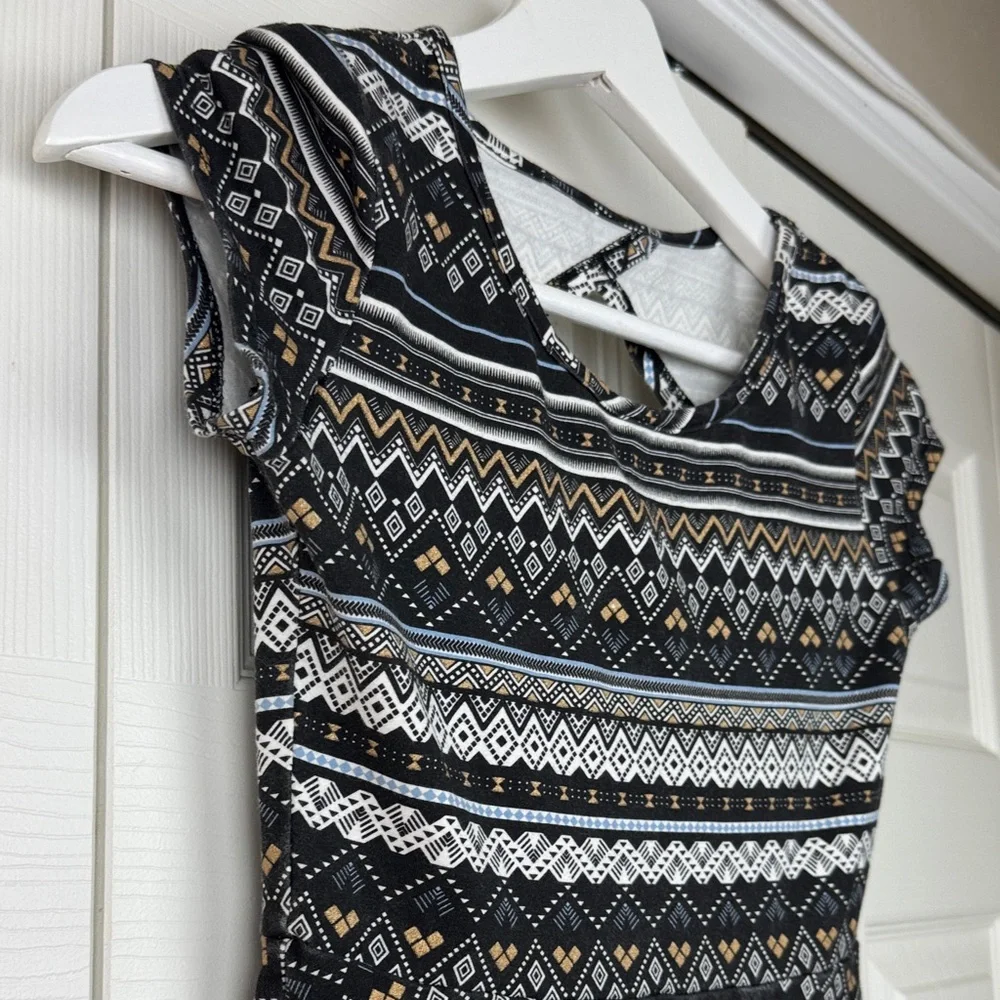 Geometric Patterned Dress - Picture 3 of 9